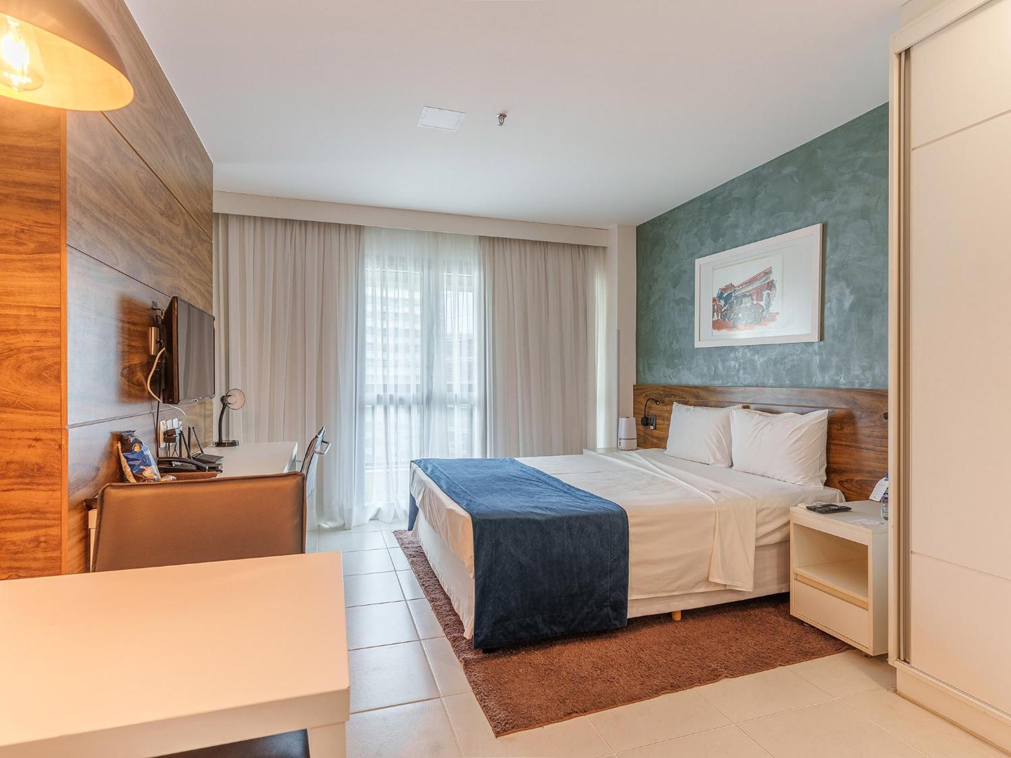 Hplus Vision Executive 4*